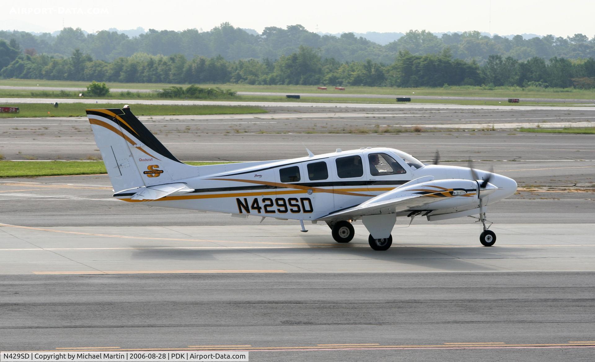 N429SD, 2002 Raytheon Aircraft Company 58 C/N TH-2037, Taxing to Runway 2R