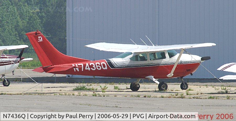 N7436Q, 1972 Cessna 182P Skylane C/N 18261076, Better view of this red arrow
