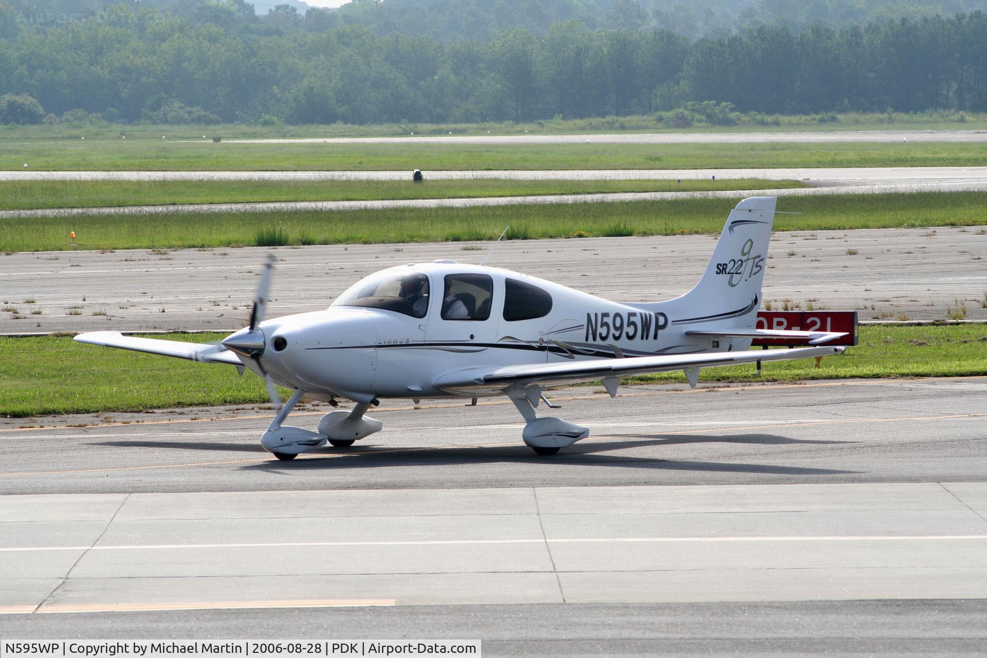 N595WP, 2006 Cirrus SR22 C/N 1993, Taxing to Epps Air Service