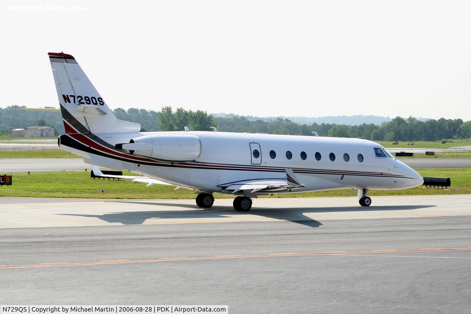 N729QS, 2005 Israel Aircraft Industries Gulfstream 200 C/N 118, Taxing past Mercury Air Service