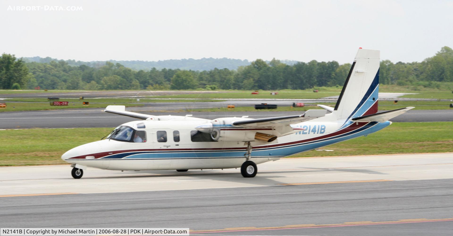 N2141B, 1978 Rockwell 690B Turbo Commander C/N 11484, Taxing to Epps Air Service