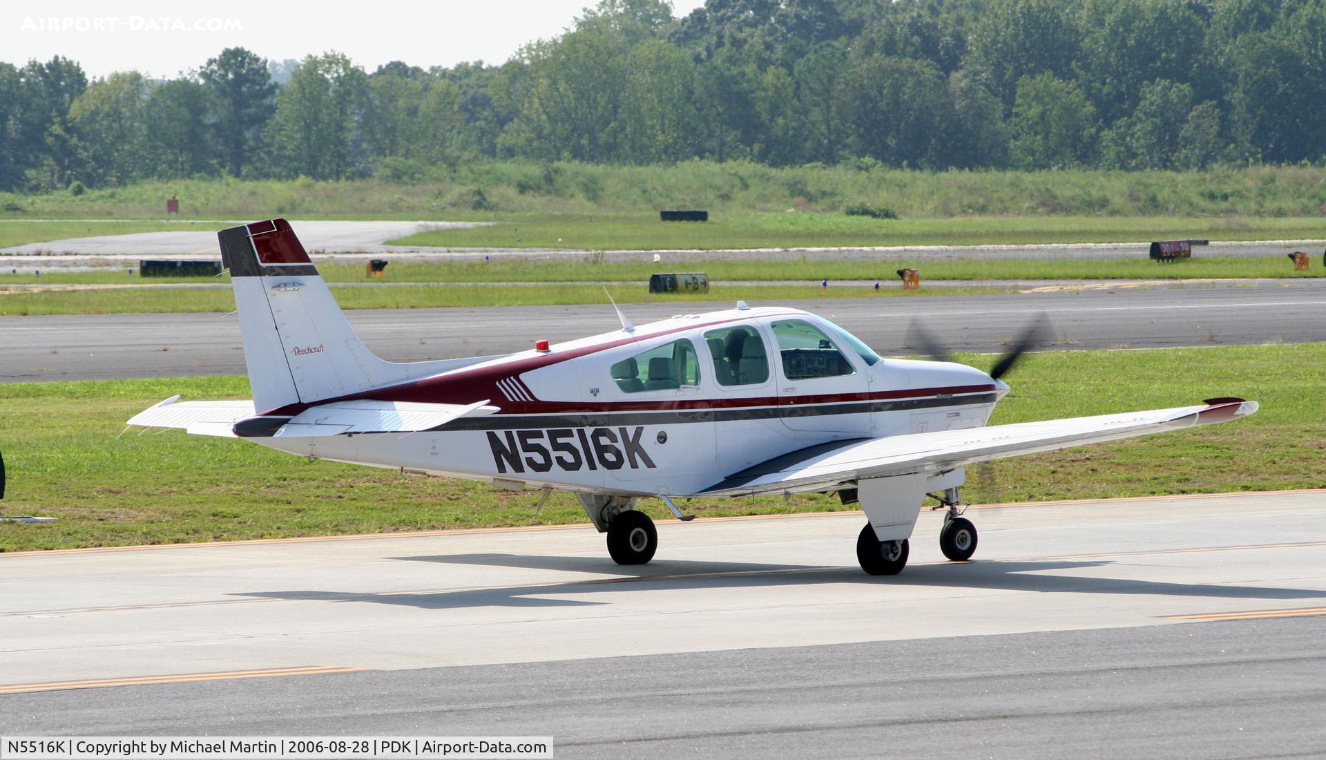 N5516K, 1990 Beech F33A Bonanza C/N CE-1438, Taxing to Runway 2L