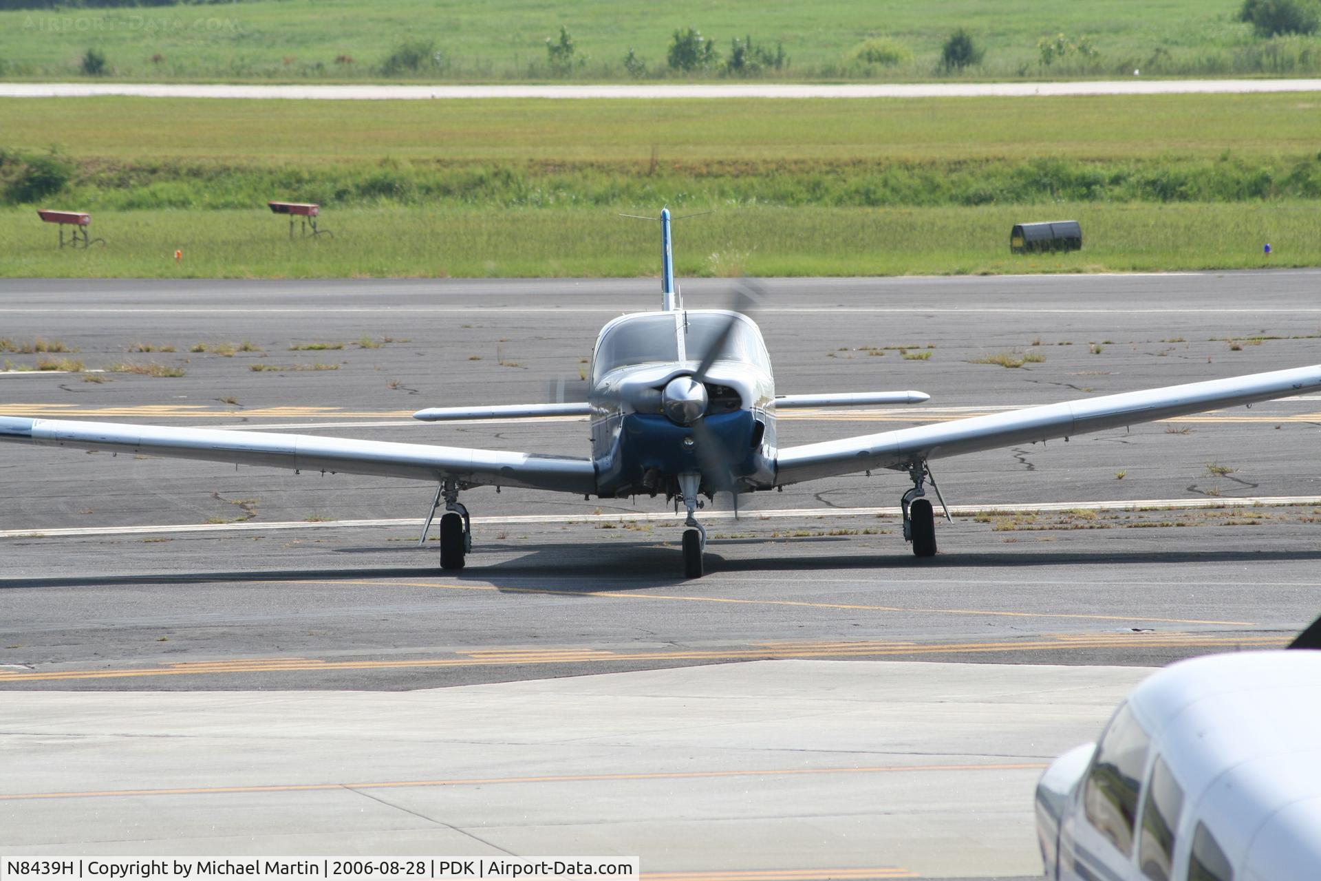 N8439H, 1981 Piper PA-32R-301 Saratoga SP C/N 32R-8113116, Head on view