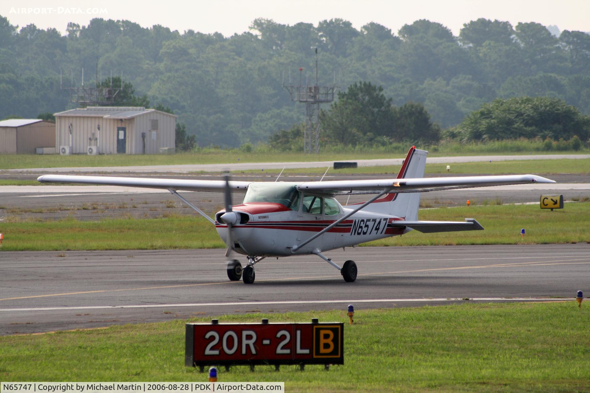 N65747, 1982 Cessna 172P C/N 17275852, Landing Runway 2L