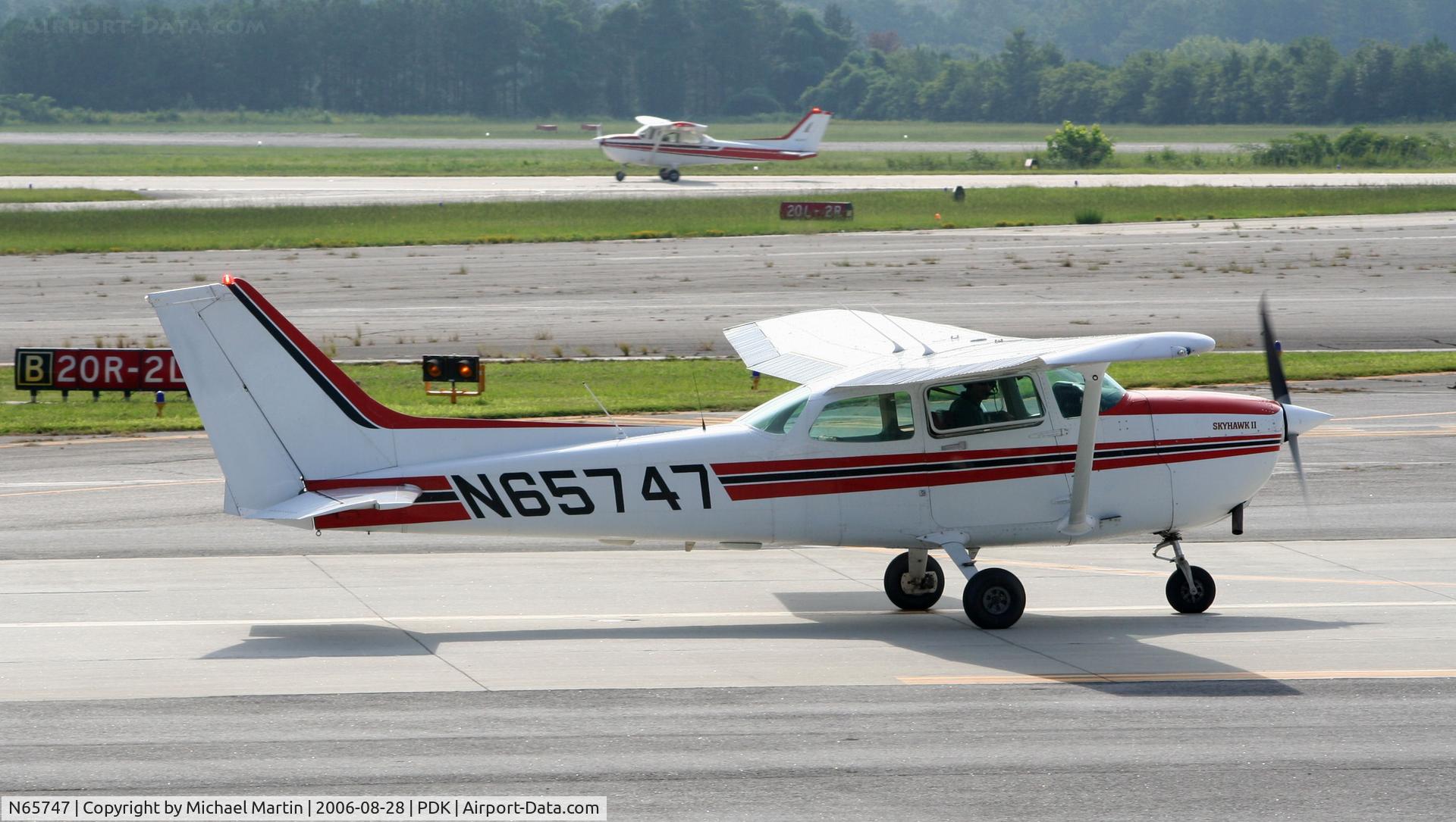 N65747, 1982 Cessna 172P C/N 17275852, Taxing past Mercury Air Service