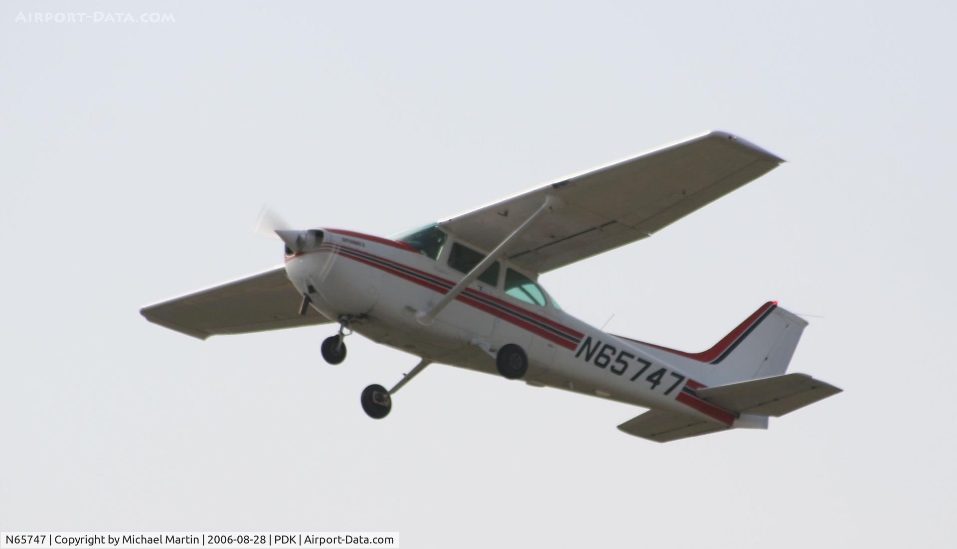 N65747, 1982 Cessna 172P C/N 17275852, Over flying PDK