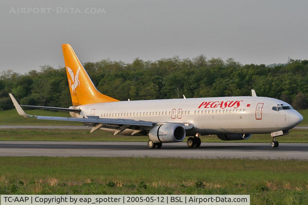 TC-AAP, 2002 Boeing 737-86N C/N 32736, inbound from Antalya landing on 16