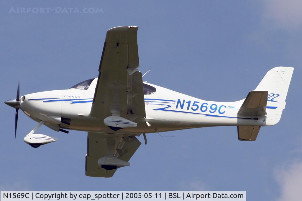 N1569C, 2003 Cirrus SR22 C/N 0581, short final 34