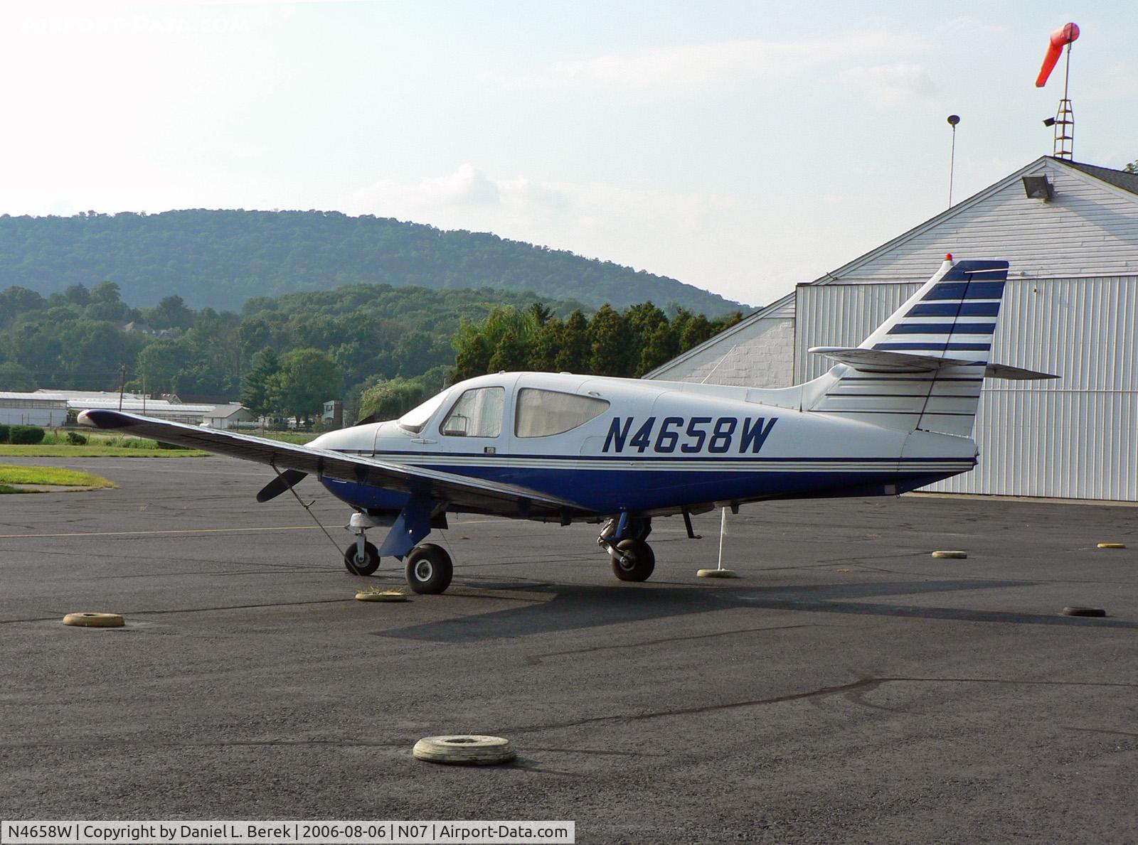 N4658W, 1977 Rockwell International 112TCA Commander C/N 13188, Delaware-based Commander visits the Garden State.