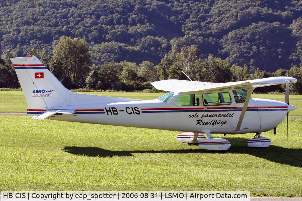 HB-CIS, 1980 Cessna 172N C/N 17273679, waiting for next passerngers