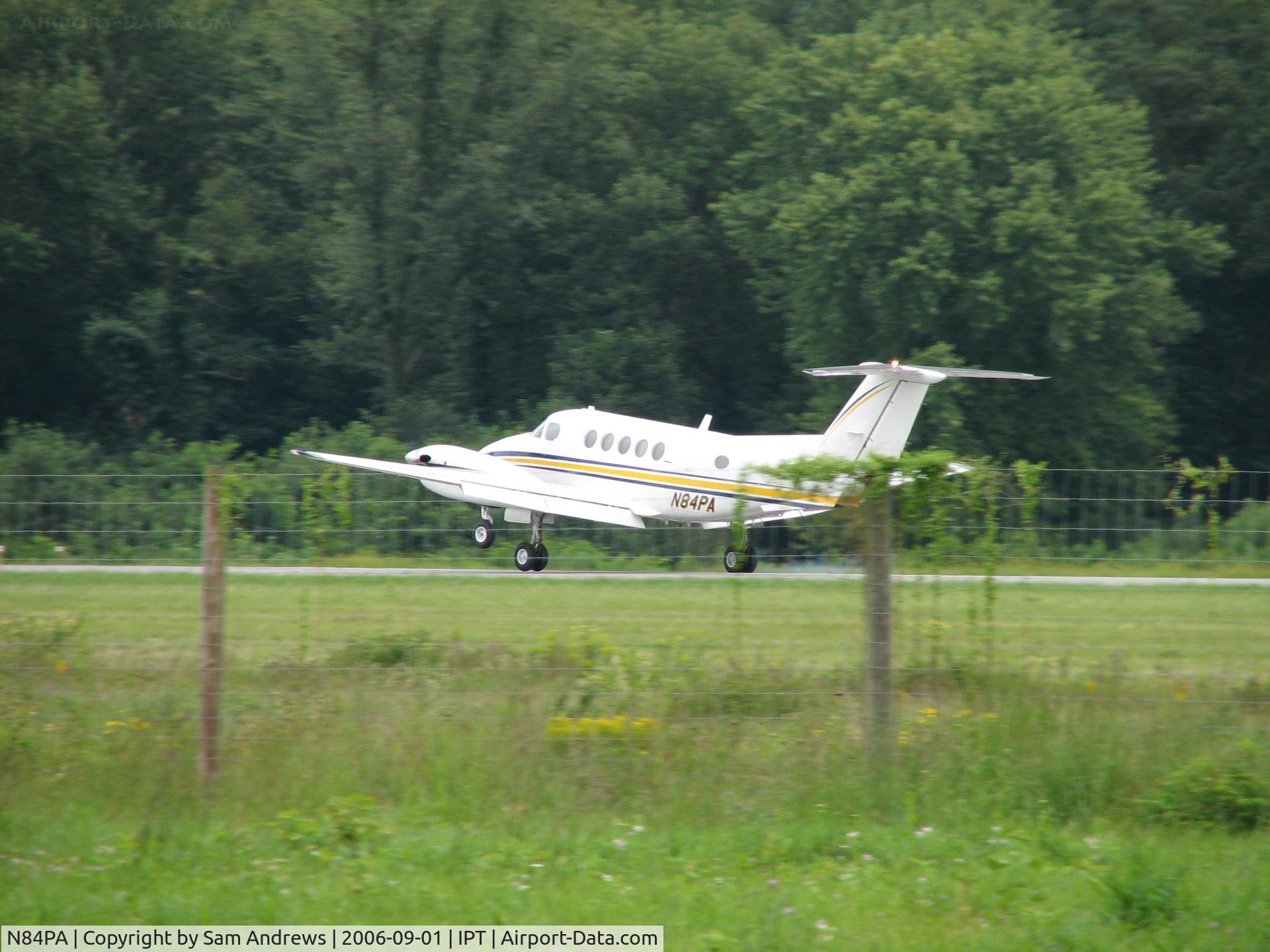 N84PA, 1981 Beech 200 Super King Air C/N BB-835, That little poof of smoke at touchdown.