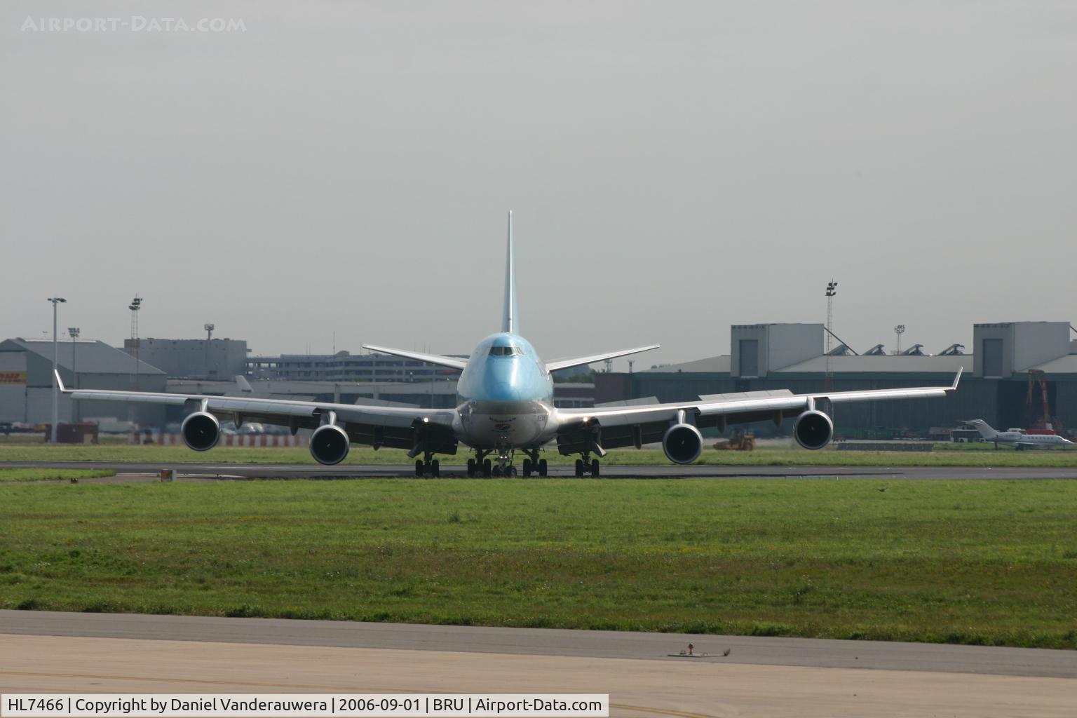 HL7466, 2001 Boeing 747-4B5F/SCD C/N 26413, arrival to BRUCARGO