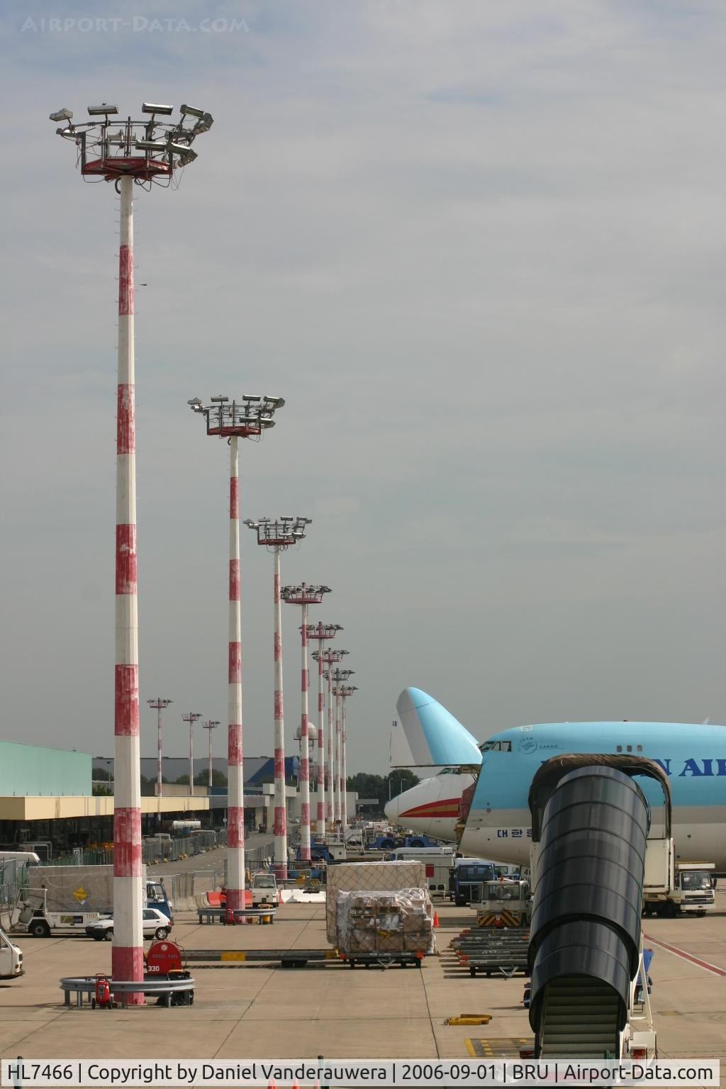 HL7466, 2001 Boeing 747-4B5F/SCD C/N 26413, NO !  Kalitta Air N705CK is not inside Korean Air Cargo HL7466
