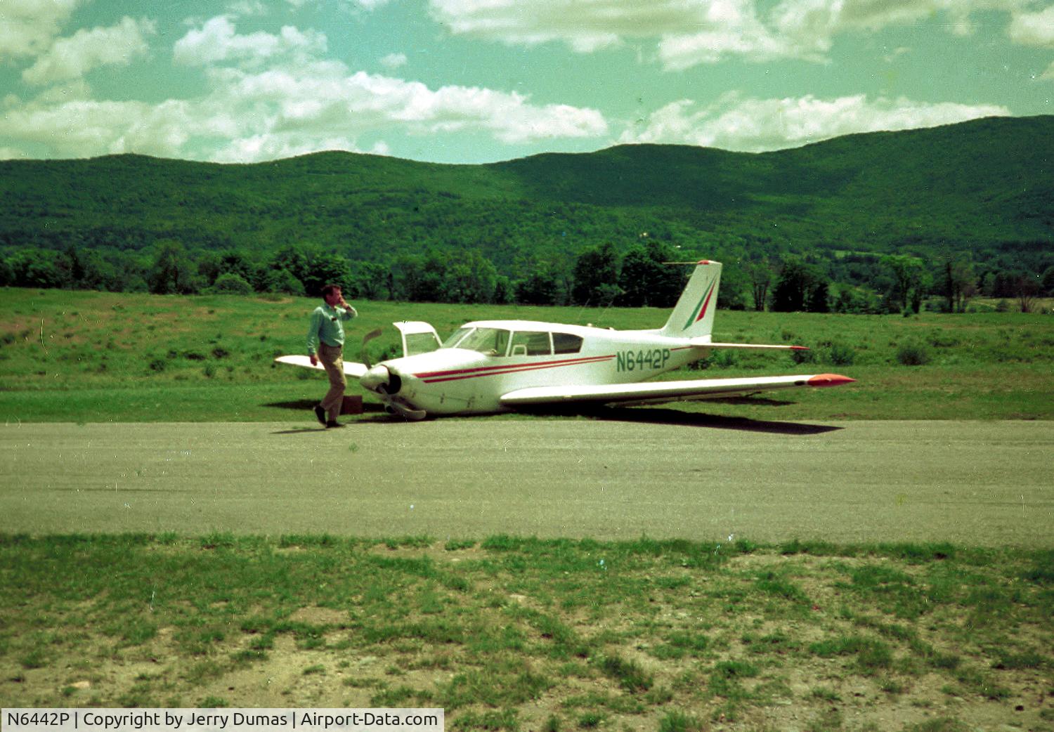N6442P, 1959 Piper PA-24-250 Comanche C/N 24-1555, Sugarbush Airport,Warren Vt