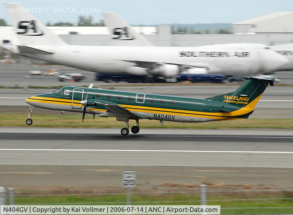 N404GV, 1991 Beech 1900C-1 C/N UC-154, taking off Rwy 24L