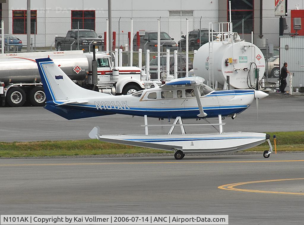 N101AK, 1980 Cessna U206G Stationair C/N U20605684, taxiing to maintenance