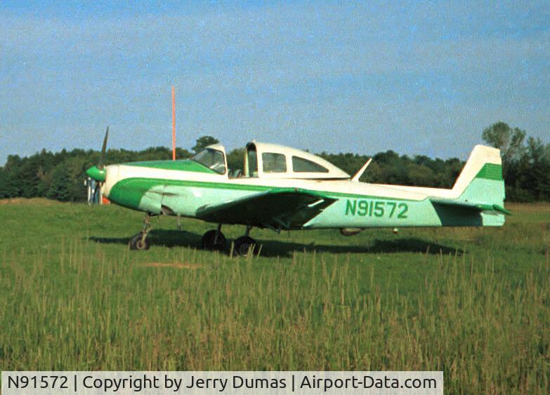 N91572, 1946 North American Navion (NA-145) C/N NAV-4-353, Photo taken at Montroes Pa. mid 1970s