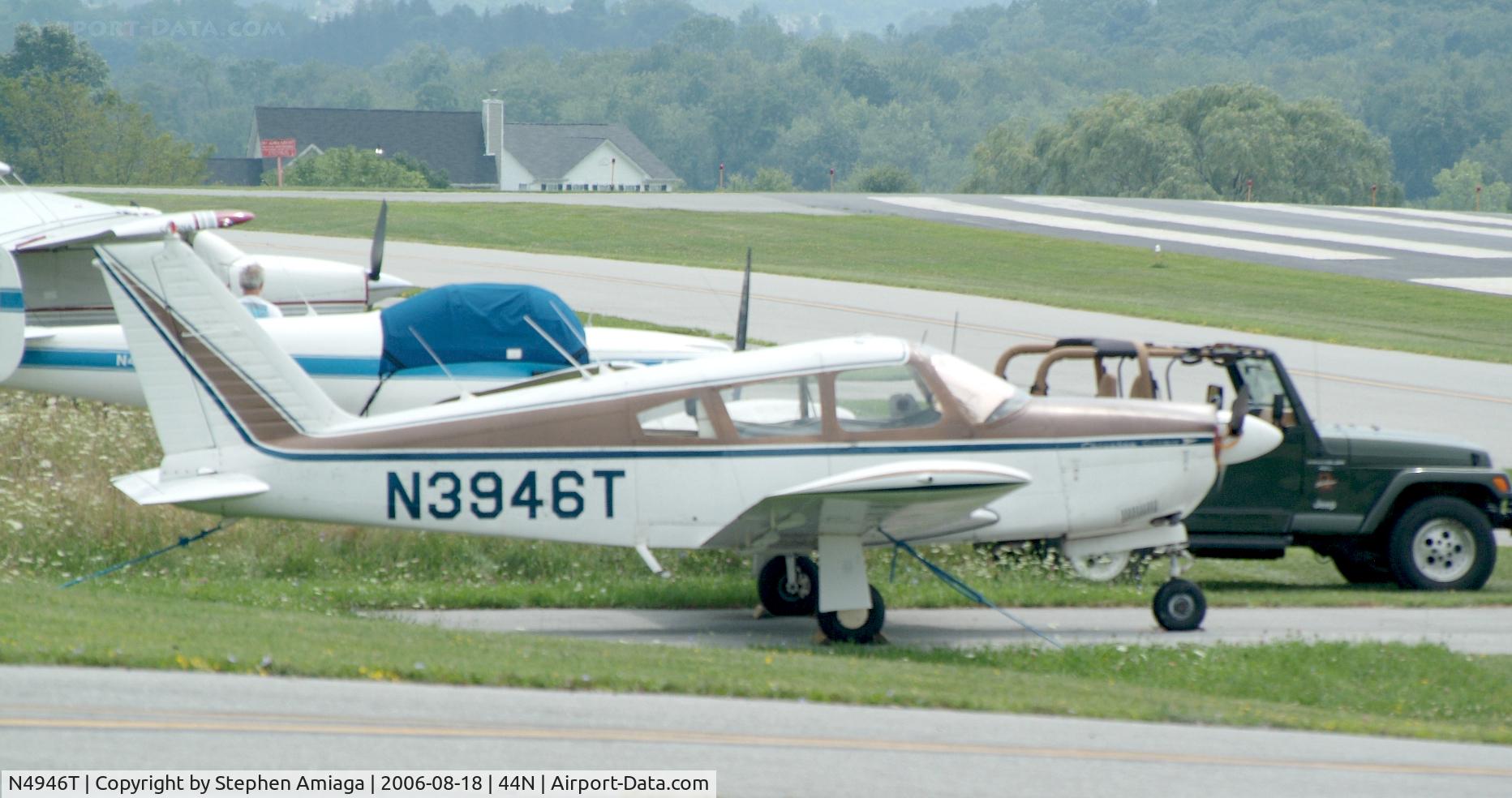 N4946T, 1972 Piper PA-28-140 C/N 28-7225286, Aside the runway.