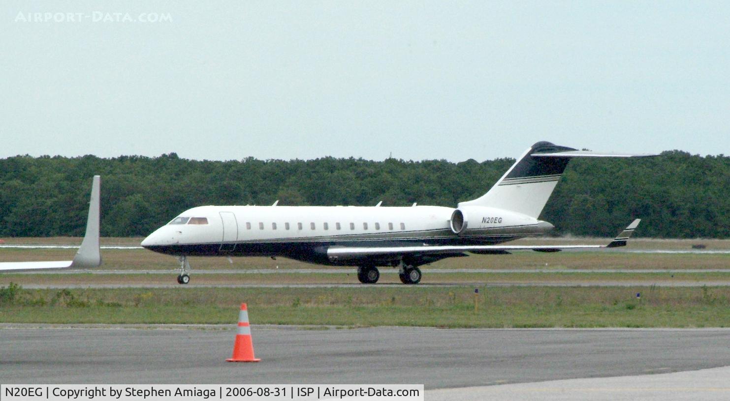 N20EG, 1999 Bombardier BD-700-1A10 Global Express C/N 9038, Sporting a new paintjob...