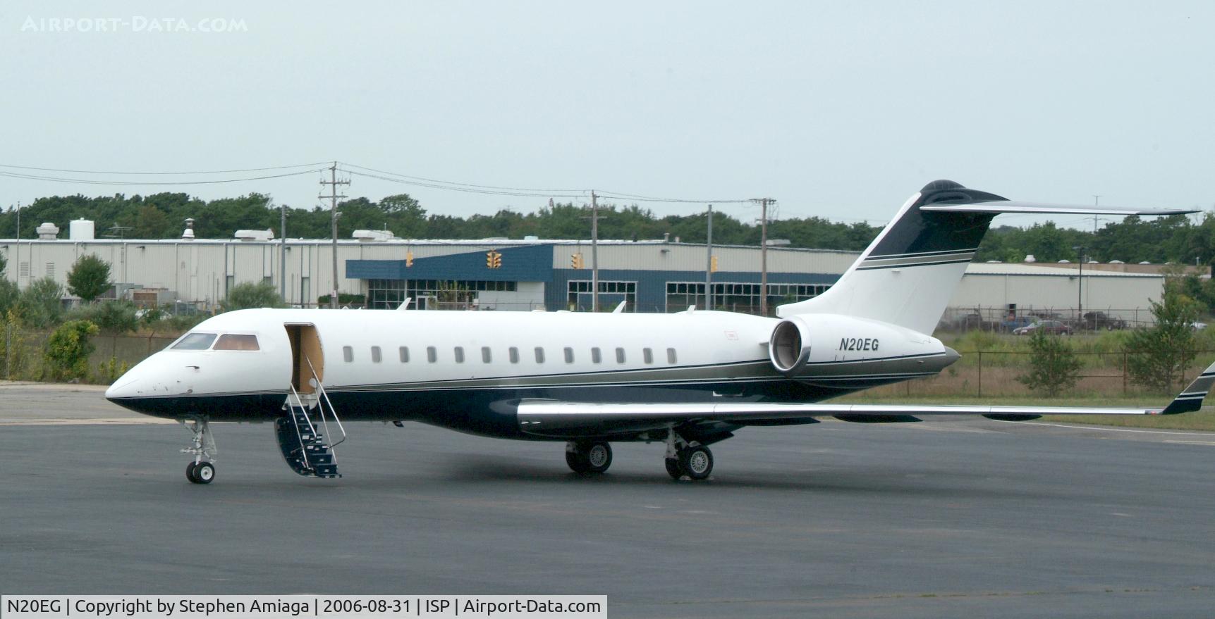 N20EG, 1999 Bombardier BD-700-1A10 Global Express C/N 9038, At the old Garrett ramp...