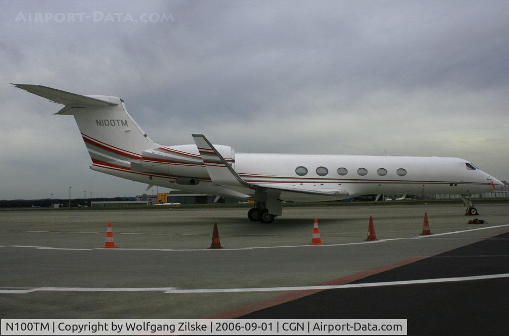 N100TM, 2002 Gulfstream Aerospace G-V C/N 692, visitor