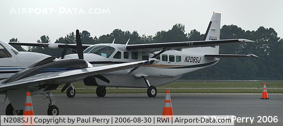 N208SJ, 2000 Cessna 208B C/N 208B0870, Getting ready to shut down on the AirCare ramp