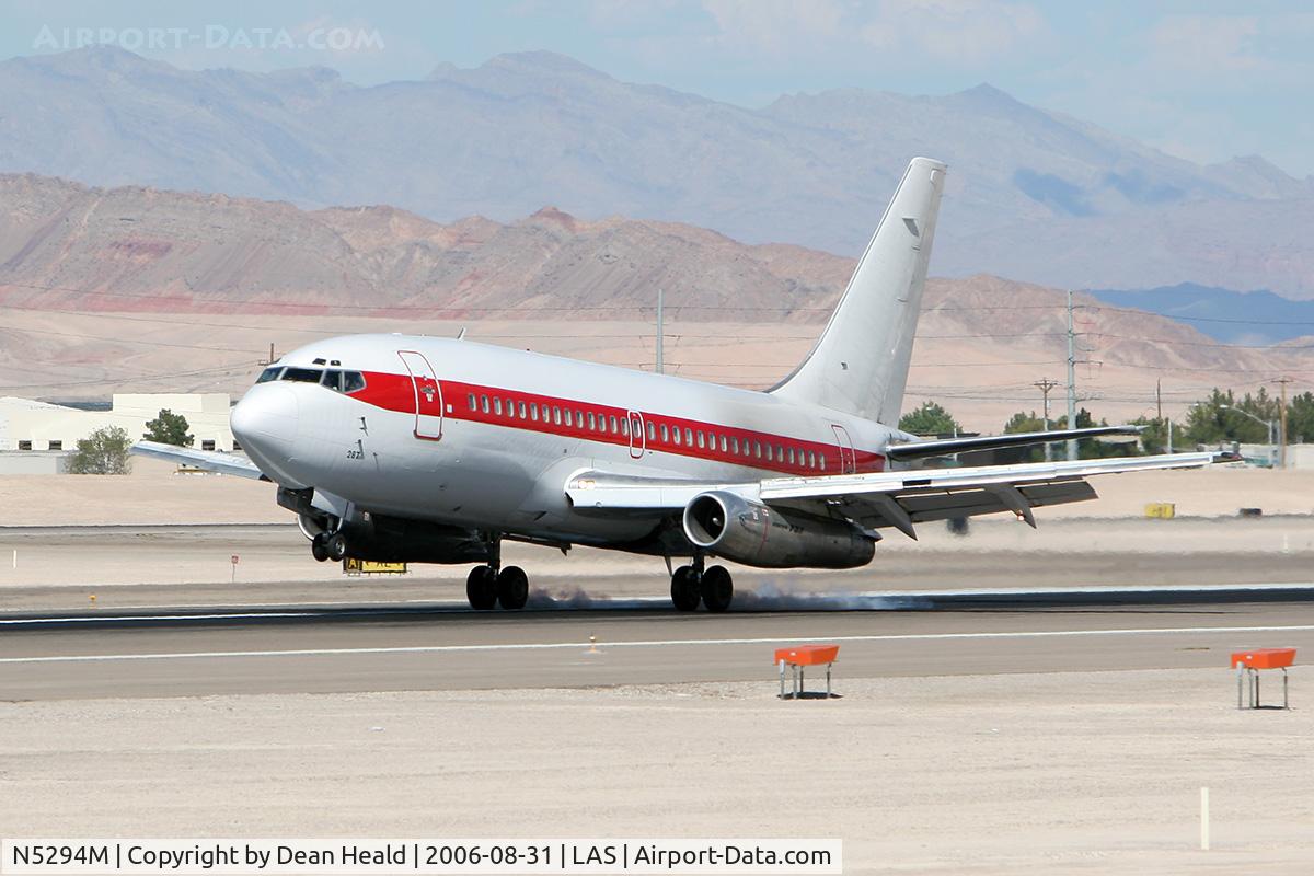 N5294M, 1974 Boeing 737-200 C/N 20694, JANET N5294M (FLT WWW289) from Tonopah Test Range (KTNX) touching down on RWY 25L.
