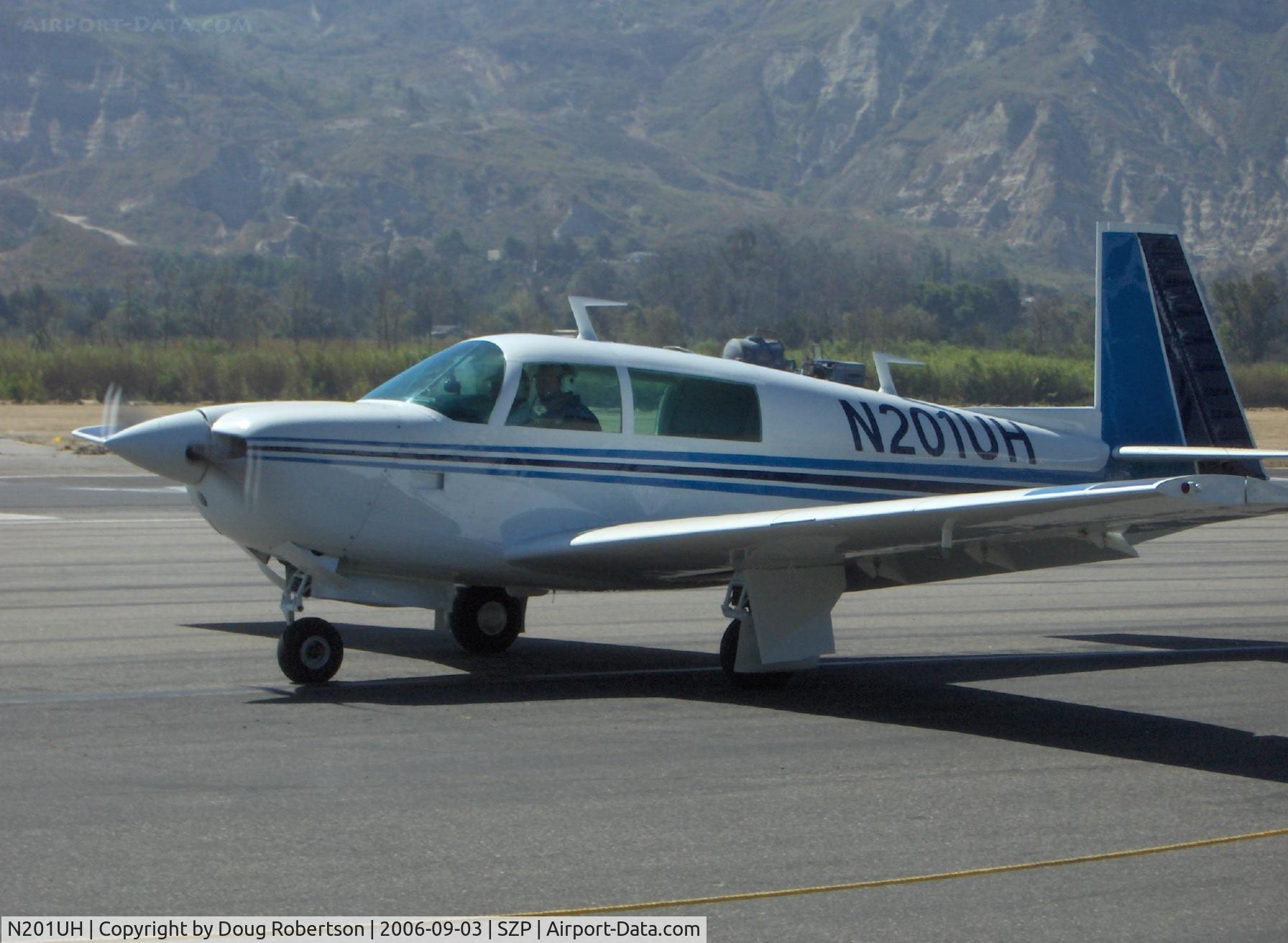 N201UH, 1977 Mooney M20J 201 C/N 24-0370, 1977 Mooney M20J 201, Lycoming IO-360 200 Hp, taxi after landing