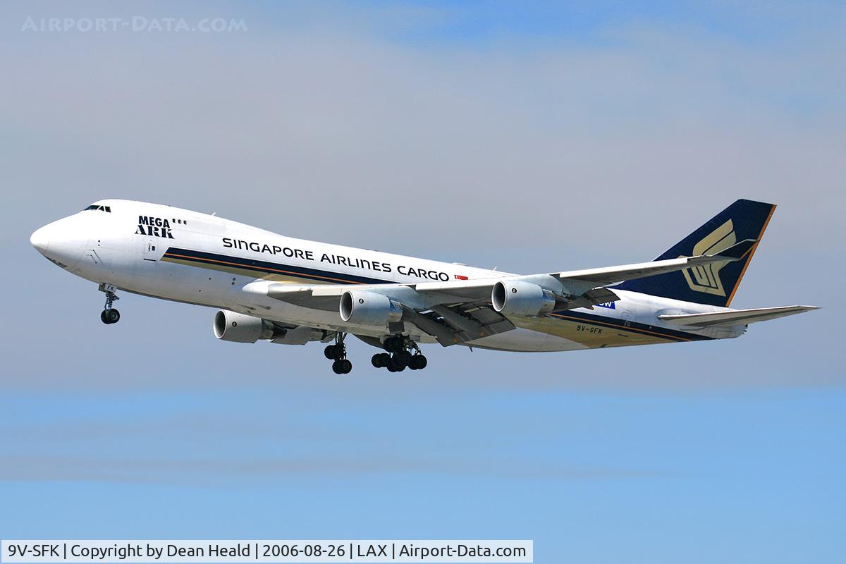 9V-SFK, 1997 Boeing 747-412F/SCD C/N 28023, Singapore Airlines Cargo 9V-SFK on final approach to RWY 24R.