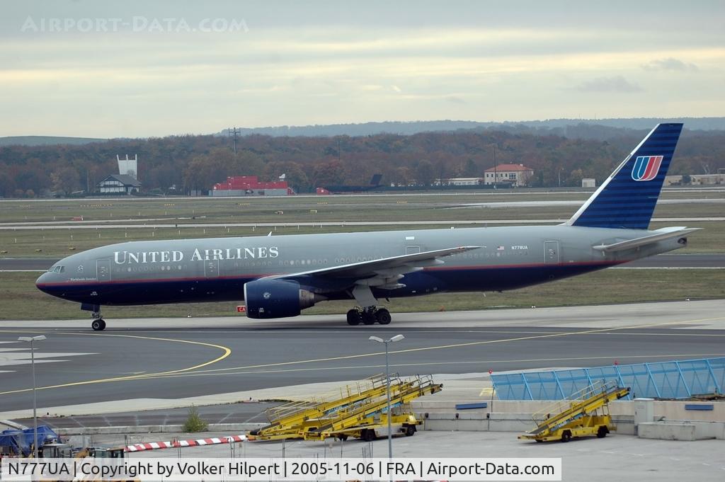 N777UA, 1995 Boeing 777-222 C/N 26916, taxiing at fra