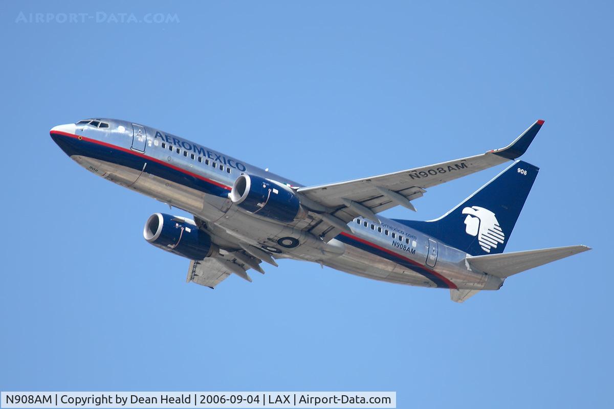 N908AM, 2004 Boeing 737-752 C/N 30038, Aeromexico N908AM (FLT AMX647) climbing out from RWY 25R enroute to Licenciado Benito Juarez Int'l (MMMX).