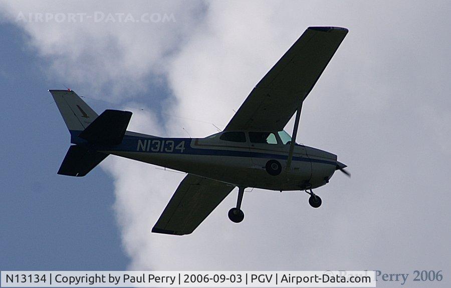 N13134, 1973 Cessna 172M Skyhawk II C/N 17262521, Clearing the airport, on a very nice day for flying