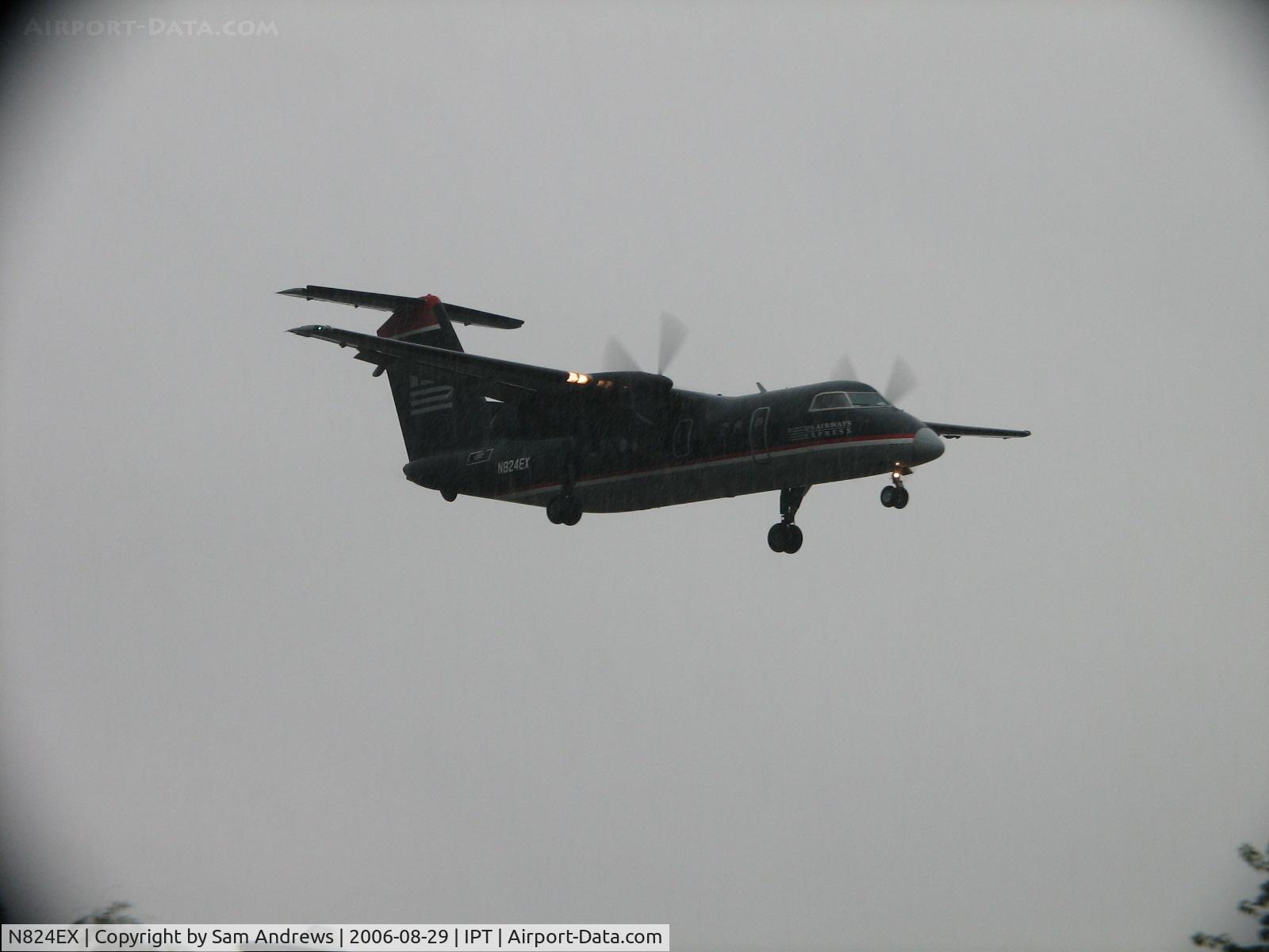 N824EX, 1994 De Havilland Canada DHC-8-106 Dash 8 C/N 387, Very short final.