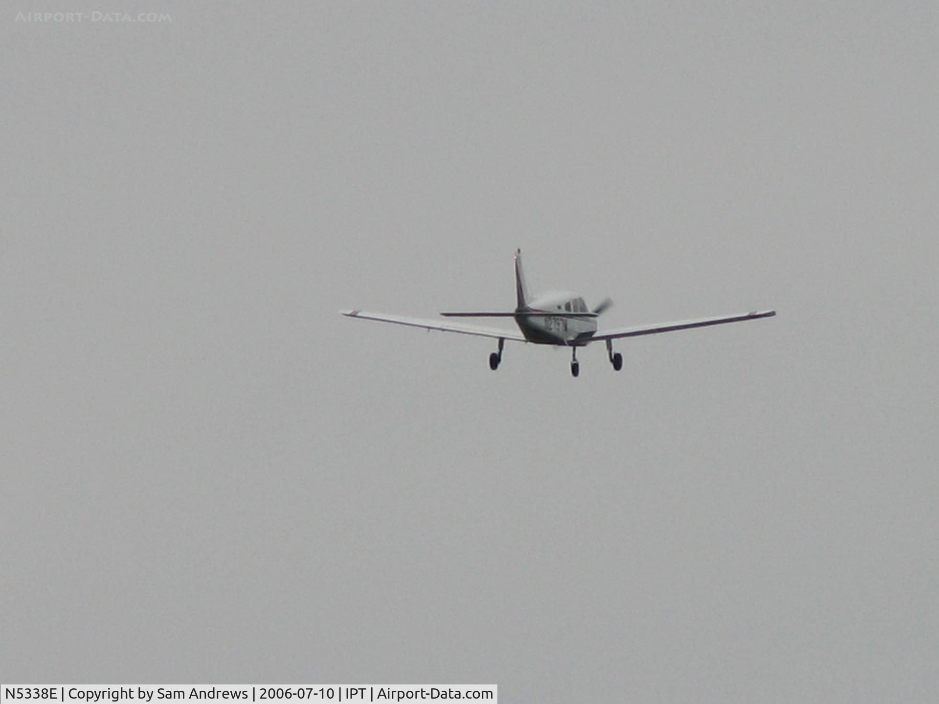 N5338E, 1978 Cessna 172N C/N 17271838, Just be fore touch down