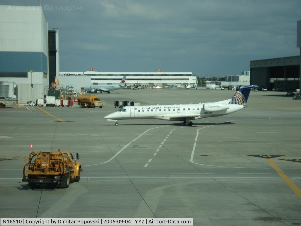 N16510, 2000 Embraer ERJ-135ER (EMB-135ER) C/N 145251, Taxiing at Toronto Pearson International