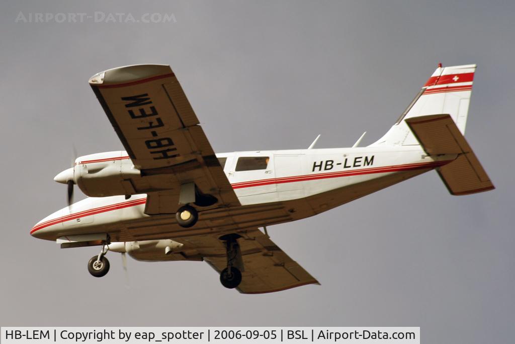 HB-LEM, 1973 Piper PA-34-200 Seneca C/N 34-7350327, landing on runway 16