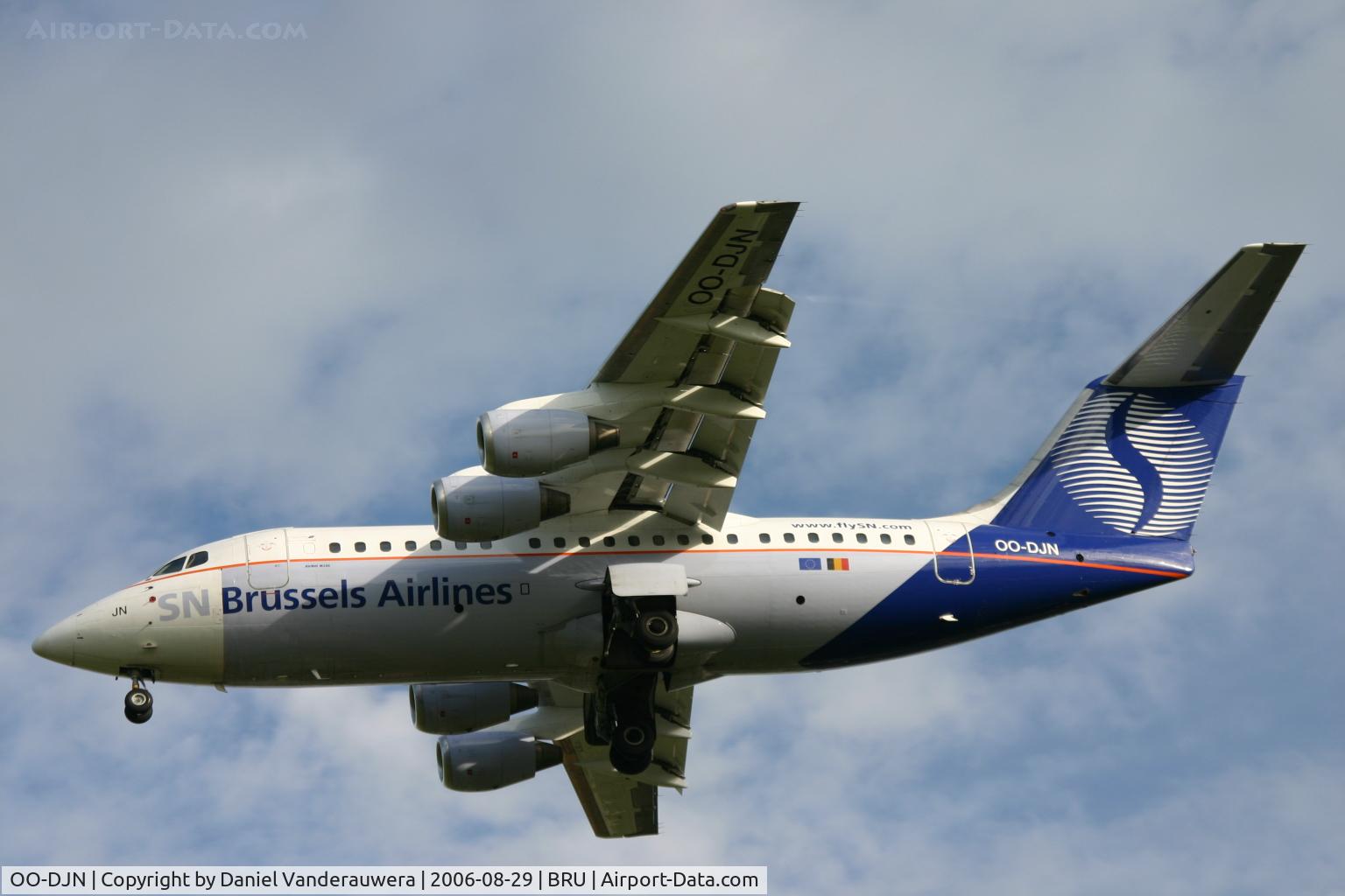 OO-DJN, 1995 British Aerospace Avro 146-RJ85 C/N E.2275, short to land on rwy 25R