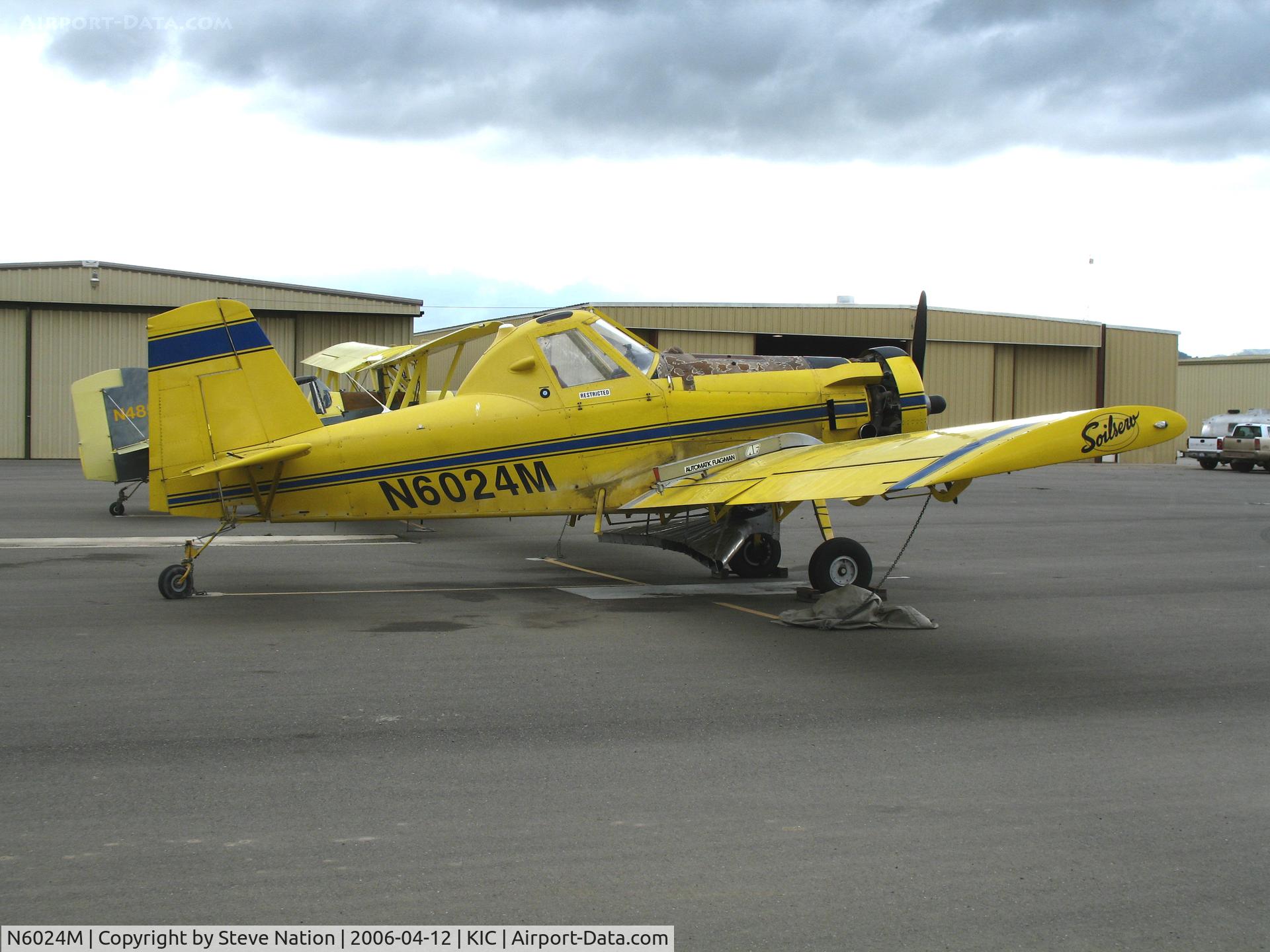 N6024M, 1994 Air Tractor AT-401 C/N 401-0949, Soilserv 1994 Air Tractor AT-401 fitted as duster for spreading sulfer on winegrapes @ Mesa del Rey Airport (King City), CA on stormy afternoon