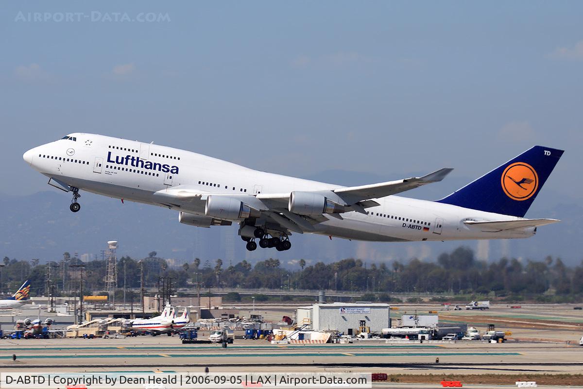 D-ABTD, 1990 Boeing 747-430M C/N 24715, Lufthansa D-ABTD (FLT DLH457) climbing out from RWY 25R enroute to Frankfurt Main (EDDF).