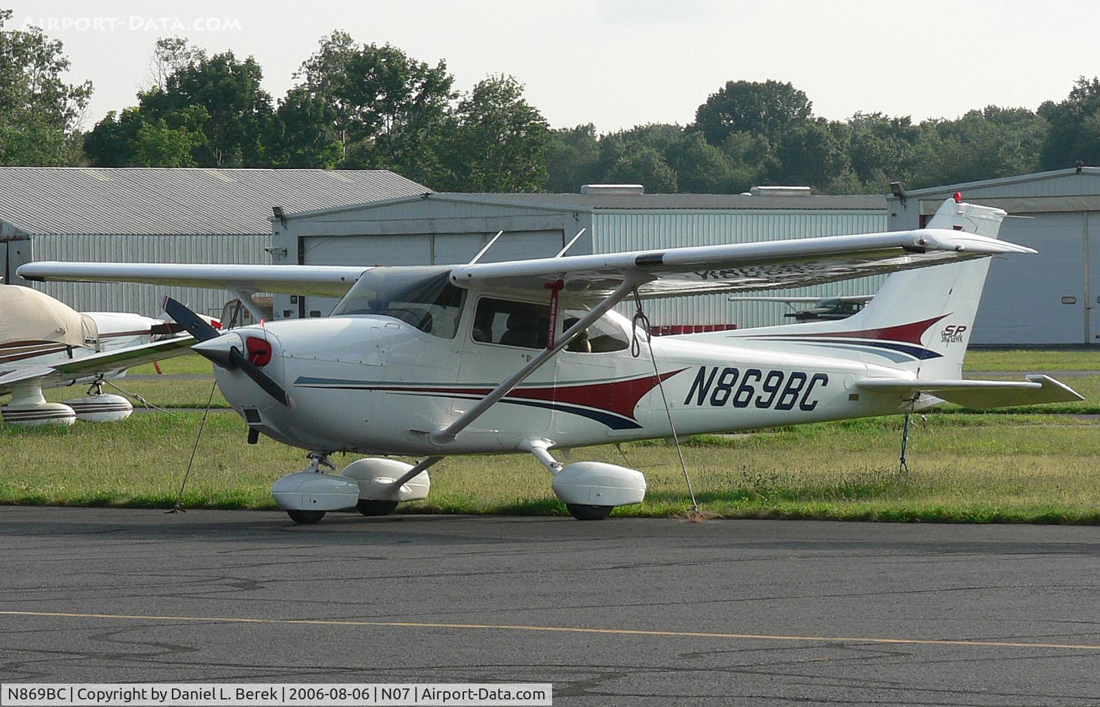 N869BC, 2004 Cessna 172S C/N 172S9738, Clean 2004 Skyhawk SP visiting Lincoln Park from Florida.