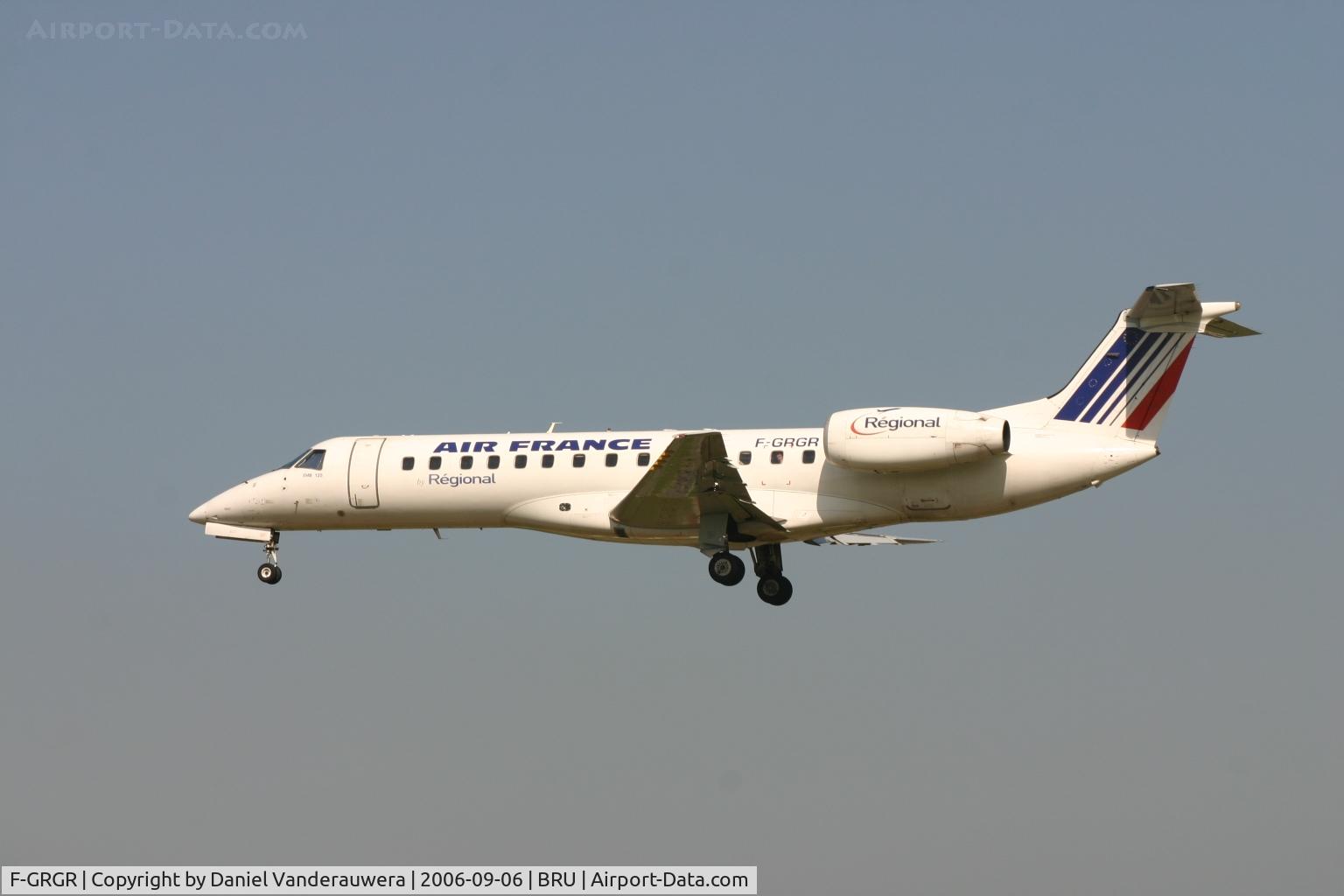 F-GRGR, 2000 Embraer ERJ-135ER (EMB-135ER) C/N 145236, find the PAX - flight AF3212 from Clermond-Ferrand