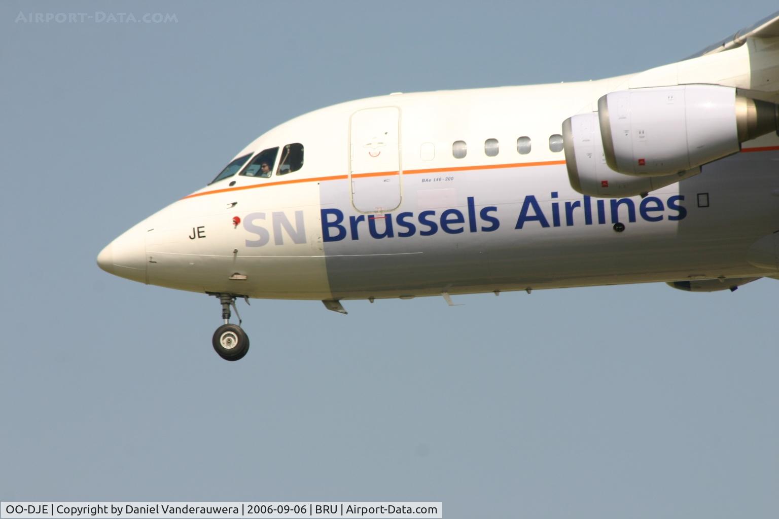 OO-DJE, 1990 British Aerospace BAe.146-200 C/N E2164, nice to see the pilot