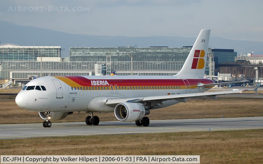 EC-JFH, 2003 Airbus A320-214 C/N 2104, taxiing to the start position