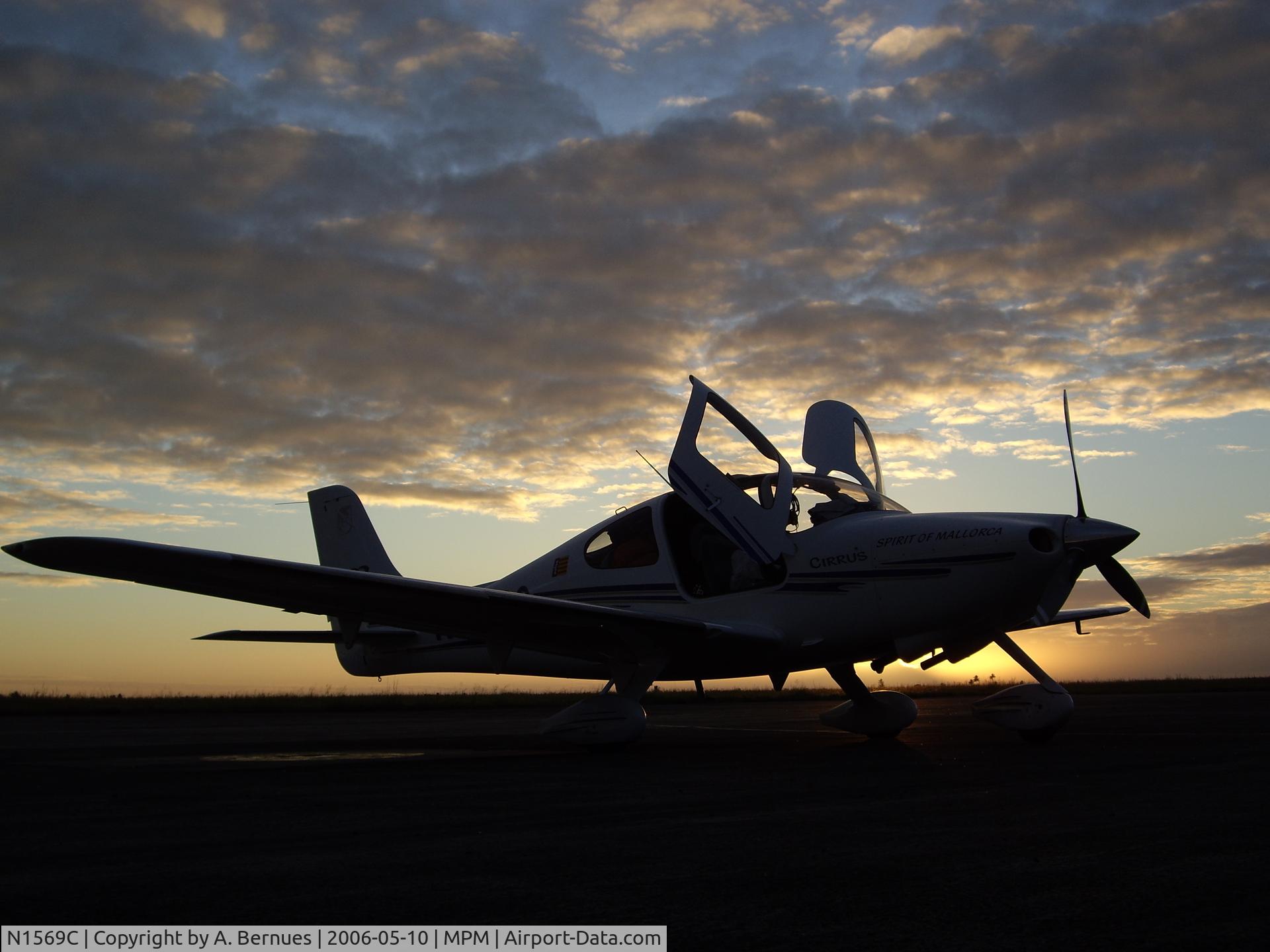 N1569C, 2003 Cirrus SR22 C/N 0581, Maputo, Mozambique at sunset
