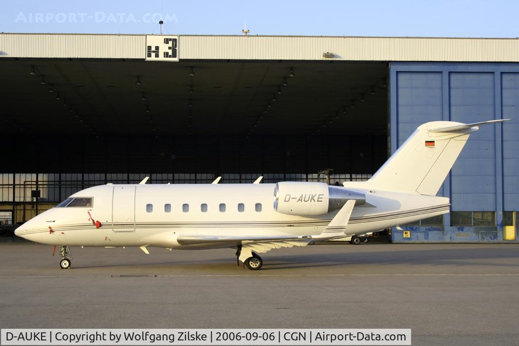 D-AUKE, 1998 Bombardier Challenger 604 (CL-600-2B16) C/N 5389, visitor