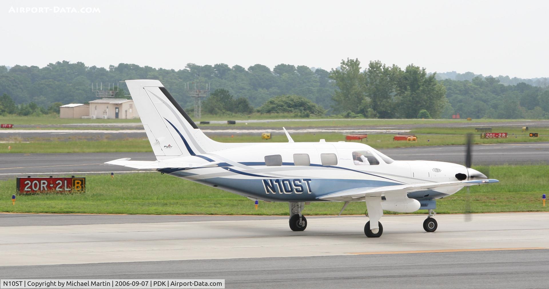 N10ST, 2005 Piper PA-46-500TP C/N 4697220, Taxing to Runway 2L