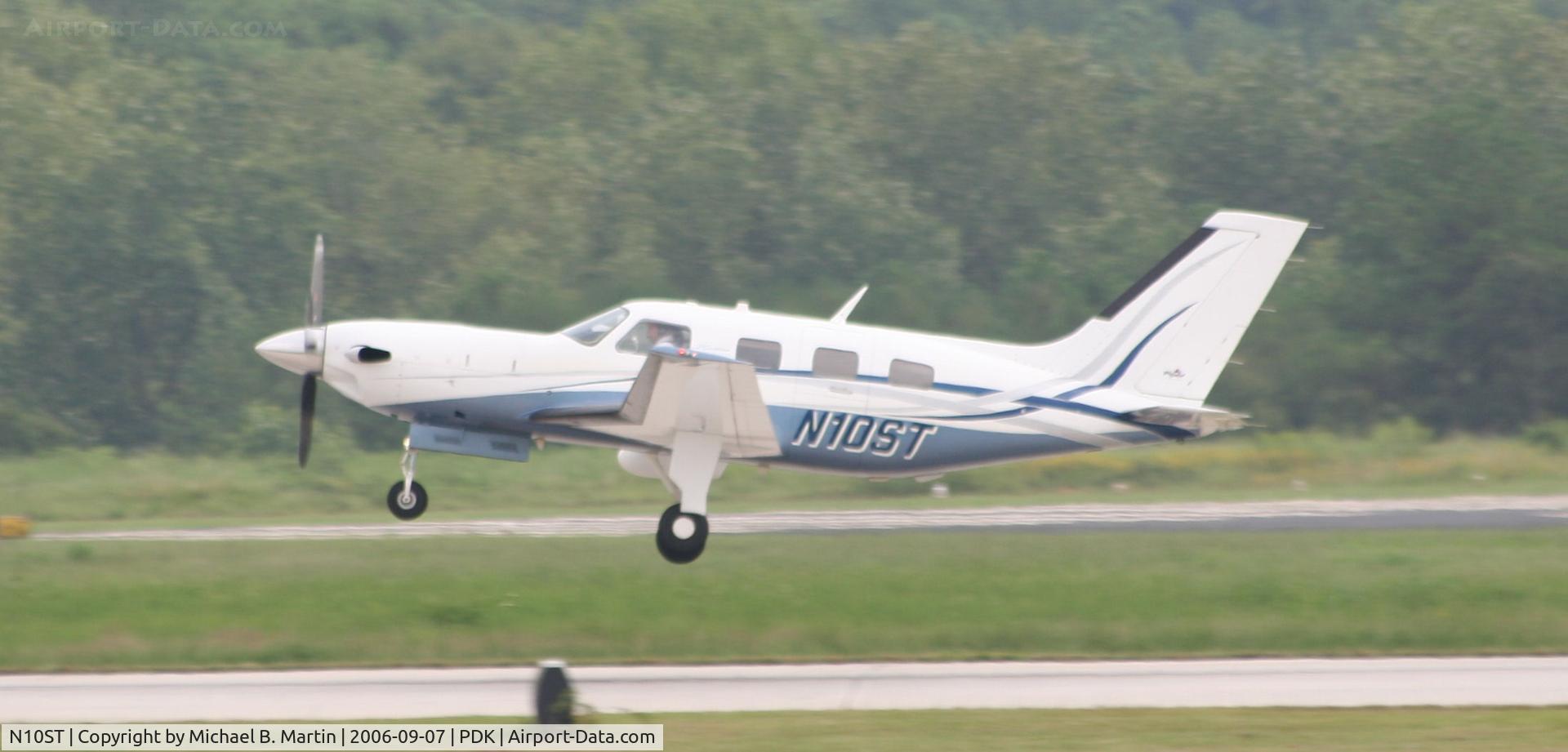 N10ST, 2005 Piper PA-46-500TP C/N 4697220, Departing Runway 2R