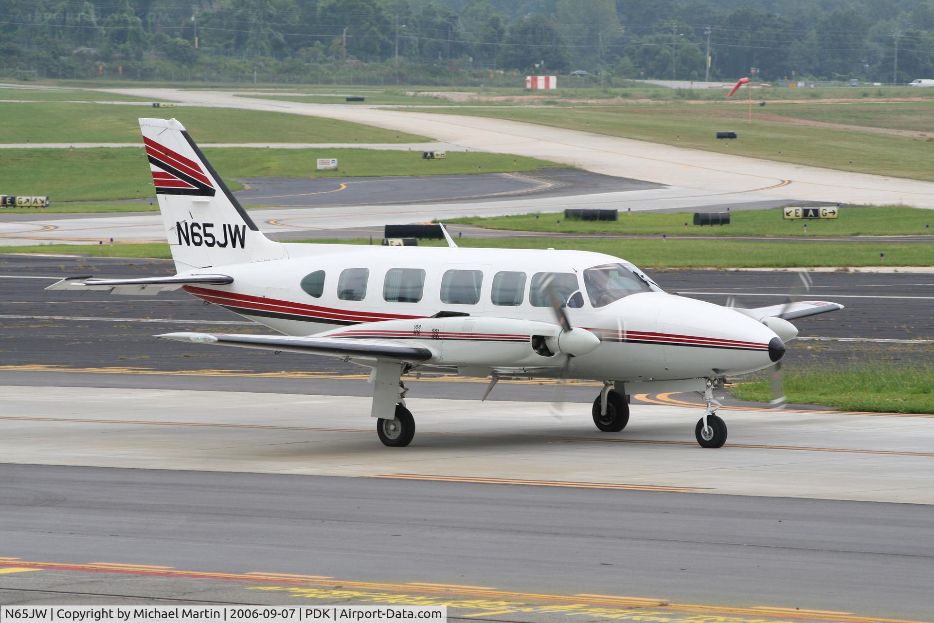 N65JW, 1980 Piper PA-31-350 Chieftain C/N 31-8152066, Taxing from Epps Air Service