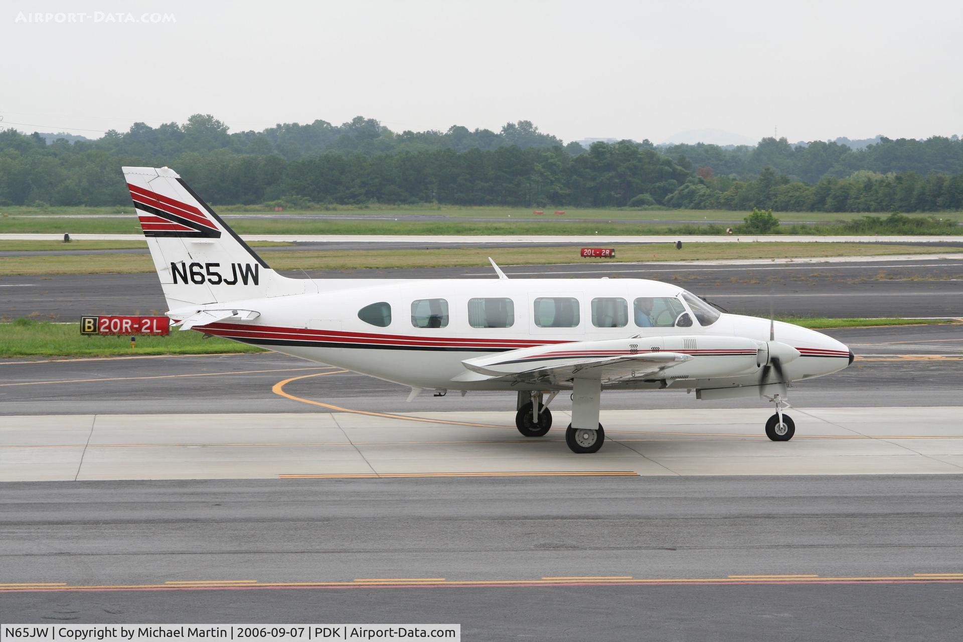 N65JW, 1980 Piper PA-31-350 Chieftain C/N 31-8152066, Taxing to Runway 2R