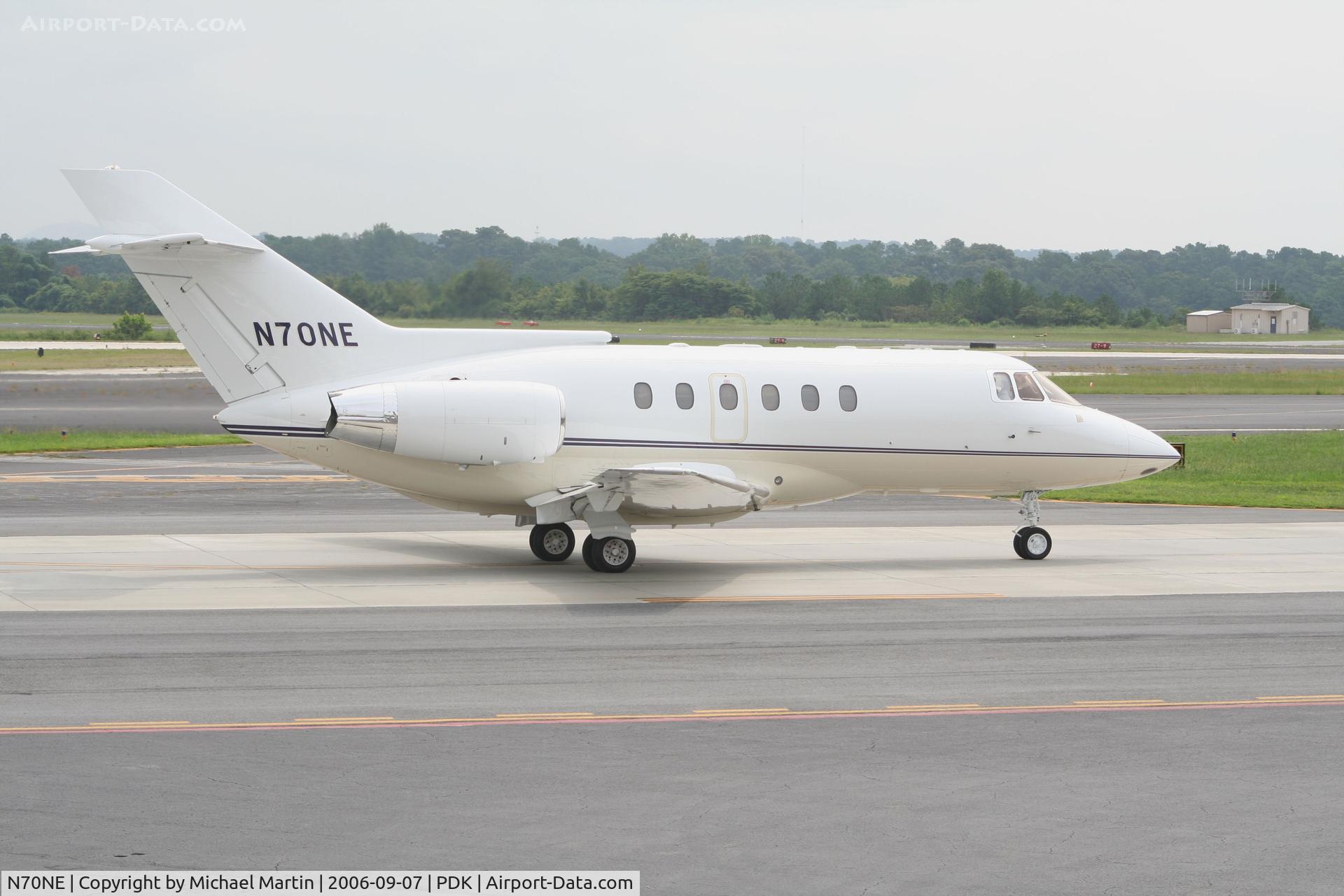 N70NE, British Aerospace BAe.125 Series 800A C/N 258107, Taxing past Mercury Air Service